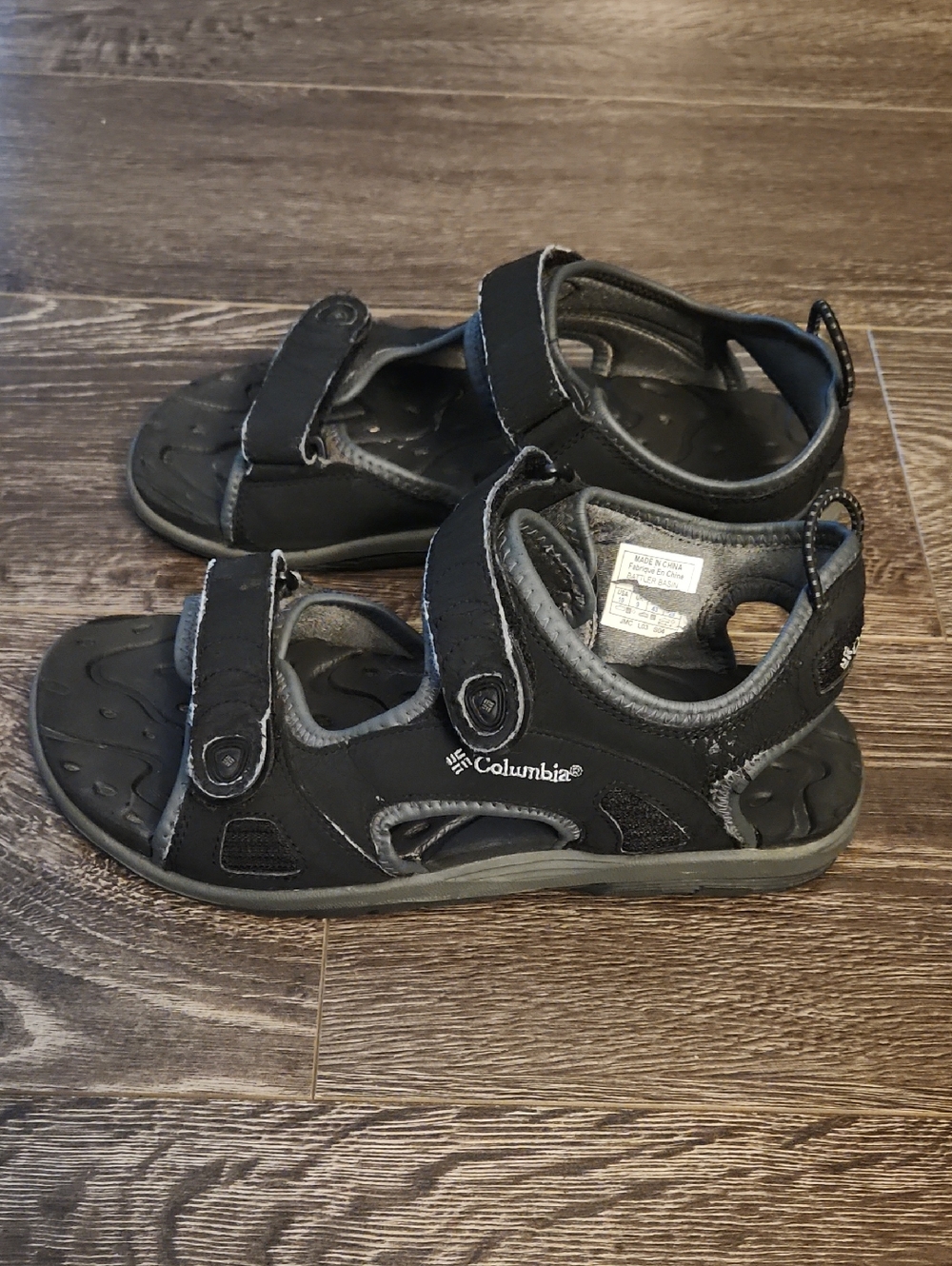 Columbia MENS SIZE 10 Black and Gray Adjustable Outdoor Sandals